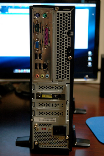 Illustration for article titled Unboxed Psystar Open(3) Looks Like Any Other Hackintosh